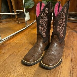 El General Brown and Pink Embroidered Boots